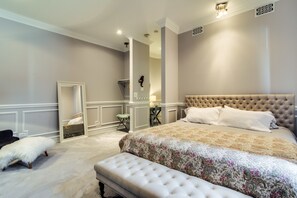 Luxe beddengoed, pillowtop-bedden, een bureau, gratis wifi