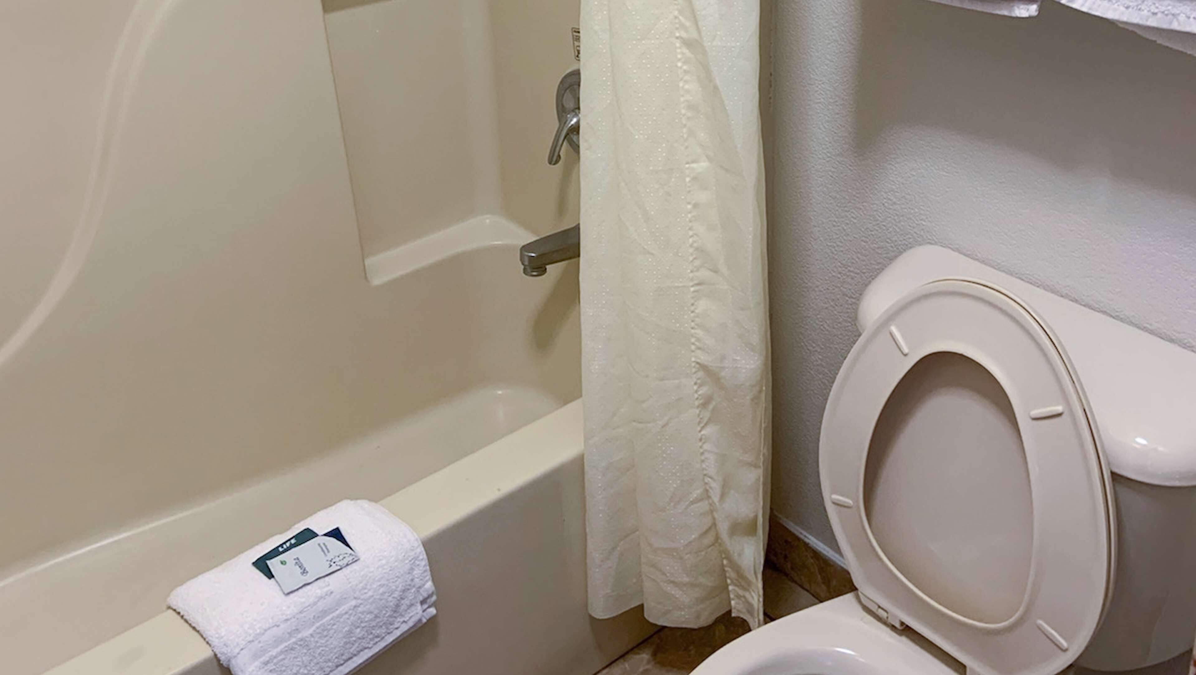 淋浴/浴缸二合一、吹風機、毛巾