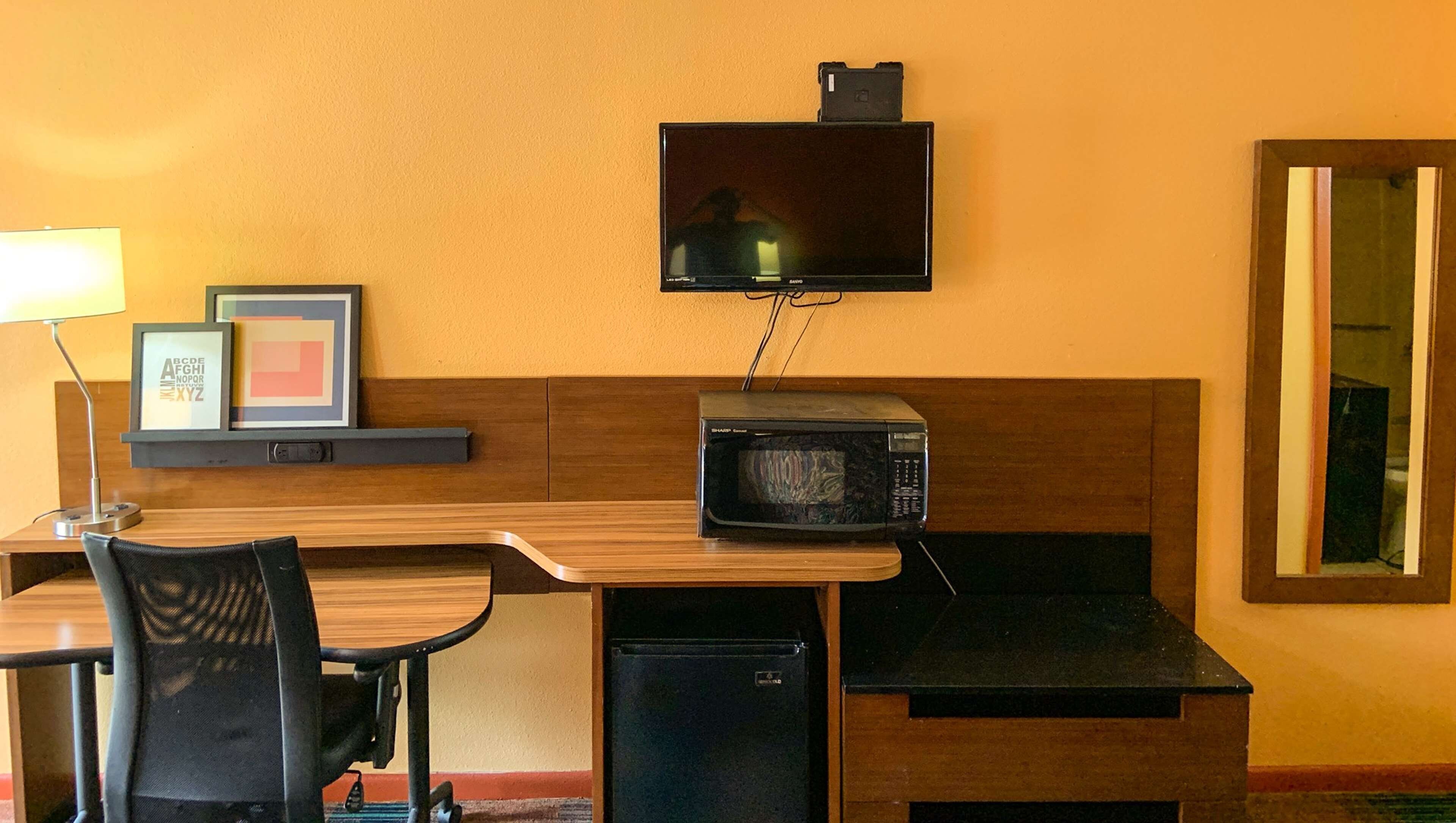 Iron/ironing board, free WiFi, bed sheets, alarm clocks