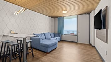 Deluxe Room, 1 King Bed with Sofa bed, Balcony, Ocean View | Living area