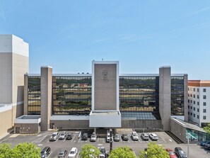 Vista frontal de la propiedad