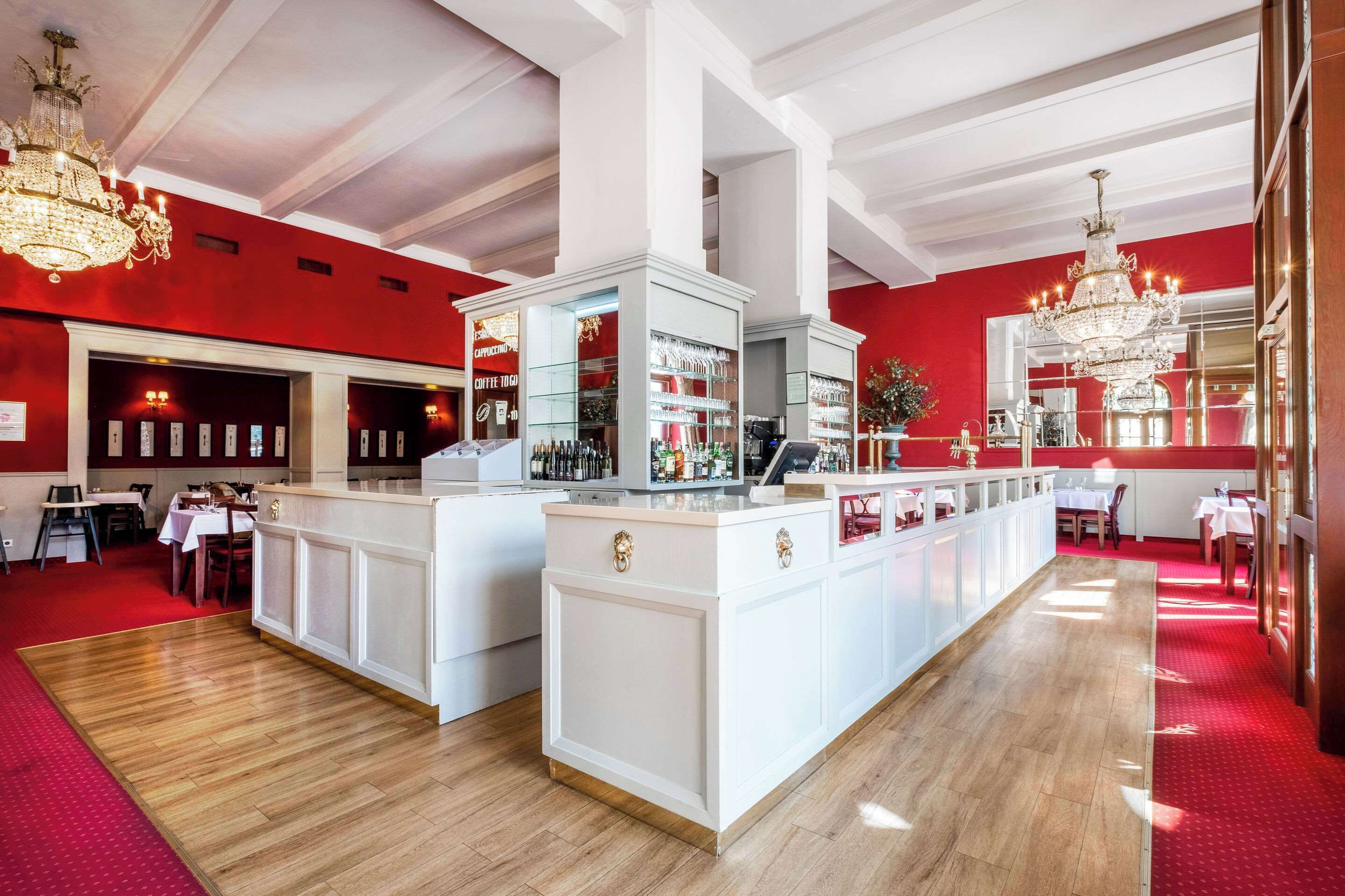 2 restaurants, breakfast served, international cuisine