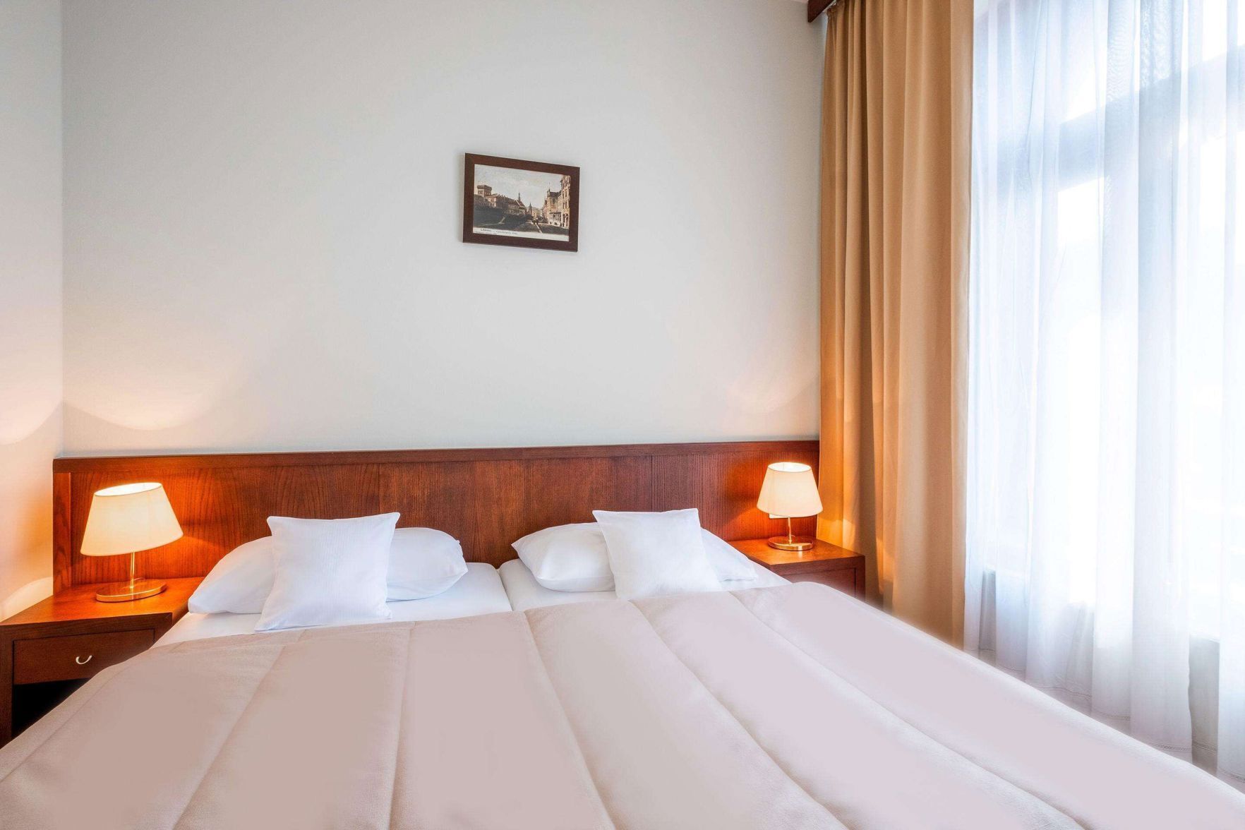 Hypo-allergenic bedding, in-room safe, desk, blackout curtains
