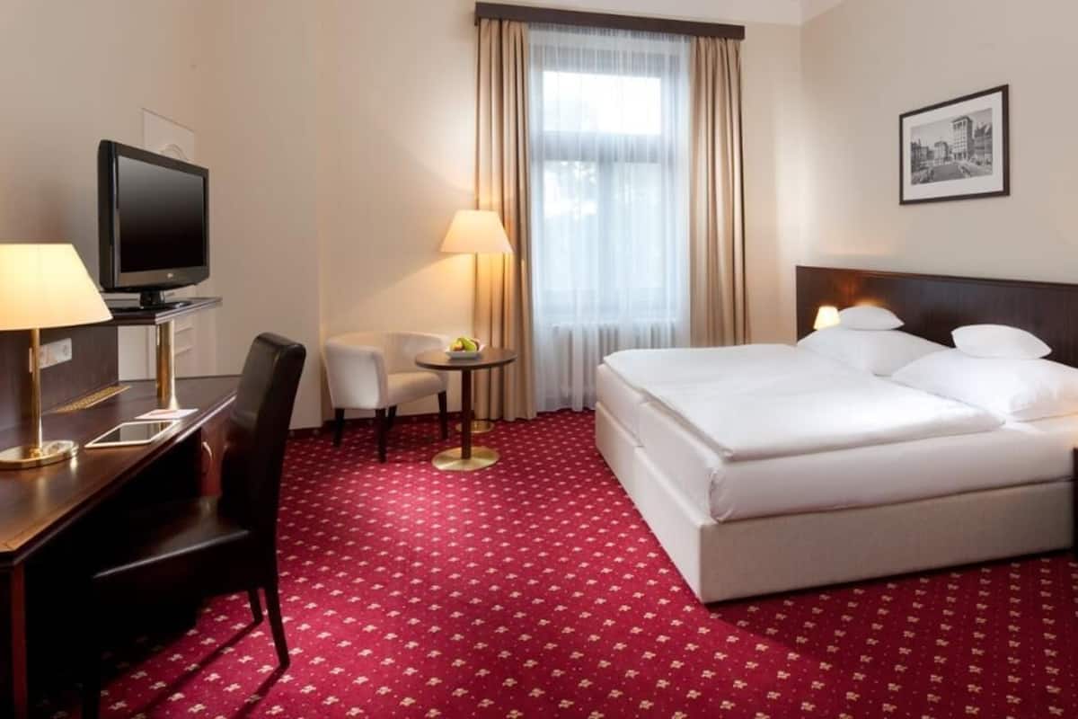 Hypoallergeen beddengoed, een kluis op de kamer, een bureau