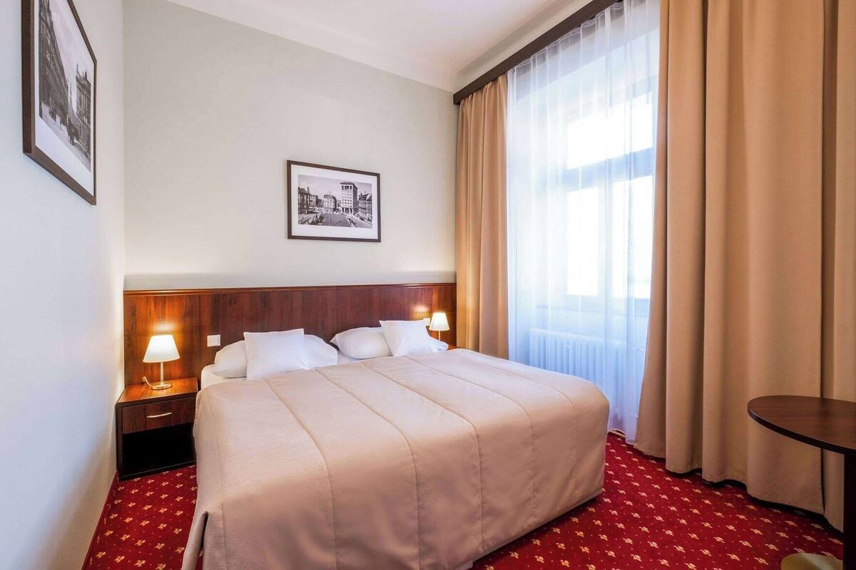 Hypoallergeen beddengoed, een kluis op de kamer, een bureau