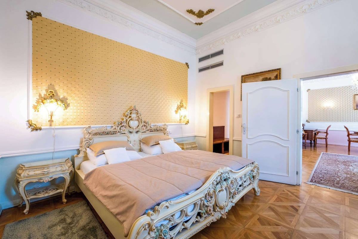 Junior Suite, 1 Double Bed, Non Smoking | Hypo-allergenic bedding, in-room safe, desk, blackout curtains