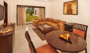 奢华套房, 1 间卧室 | 起居区 | 42-英 寸等离子电视（配备有线频道）、电视、DVD 播放器