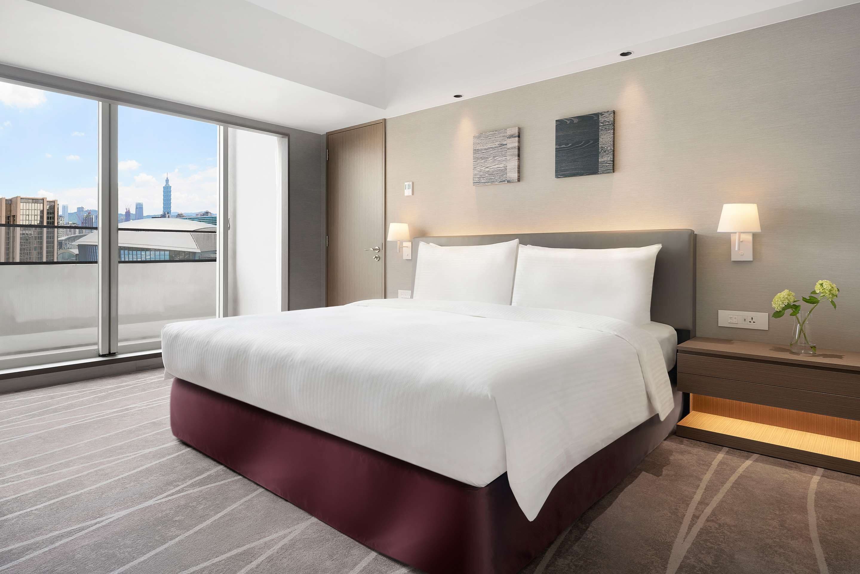 in-room safe, desk, laptop workspace, blackout curtains