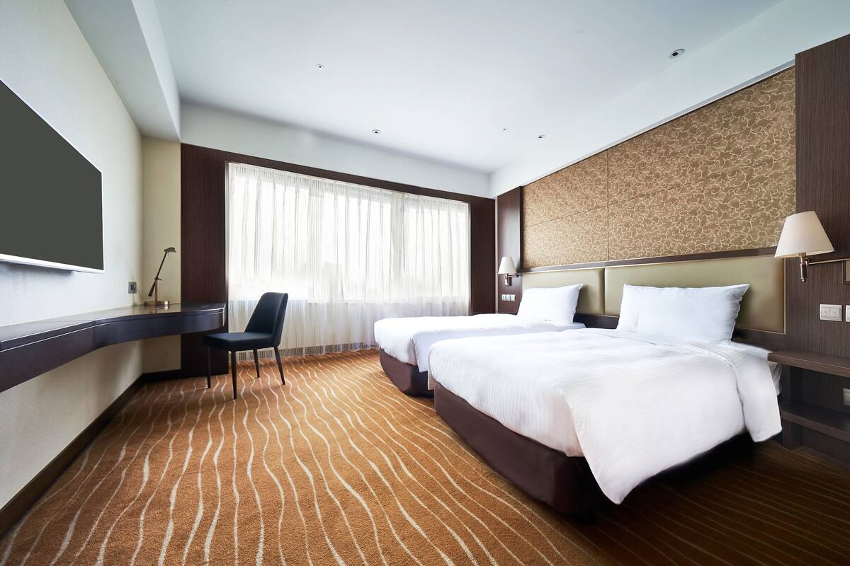 Standard room, 2 x Twin Beds (2017 renovated) | Down duvets, in-room safe, desk, laptop workspace