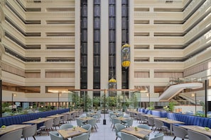 Daily buffet breakfast (TWD 968 per person)