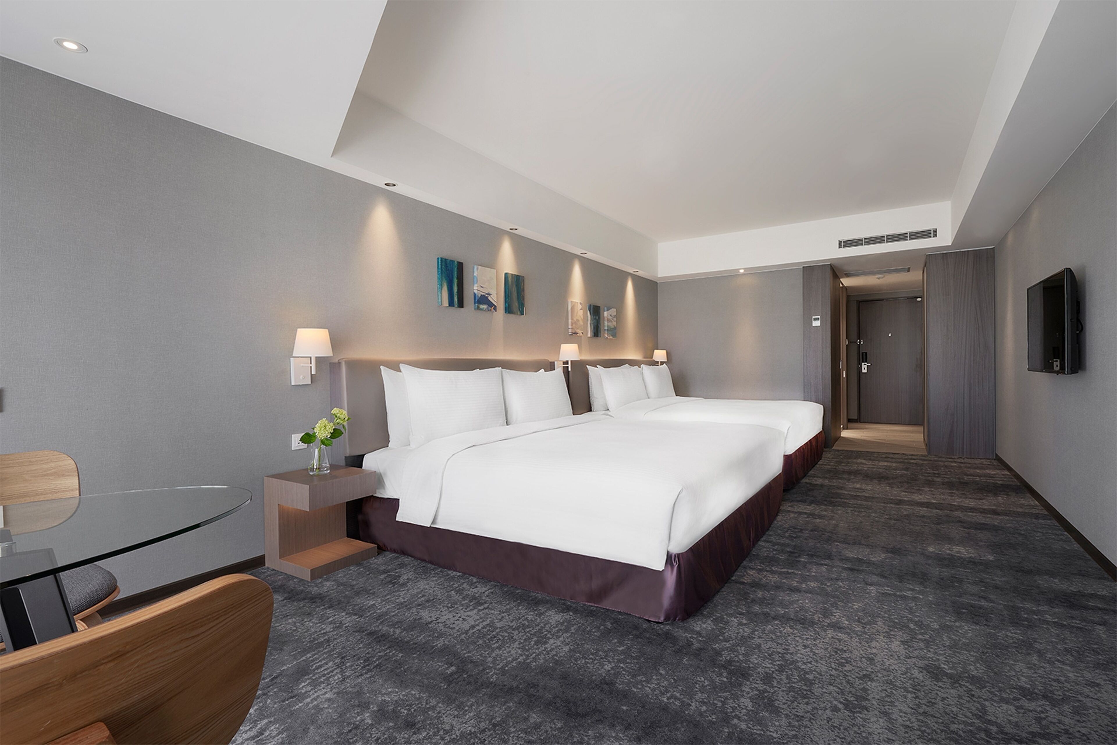 Quarto família | Cofres nos quartos, escrivaninha, espaço de trabalho para notebook