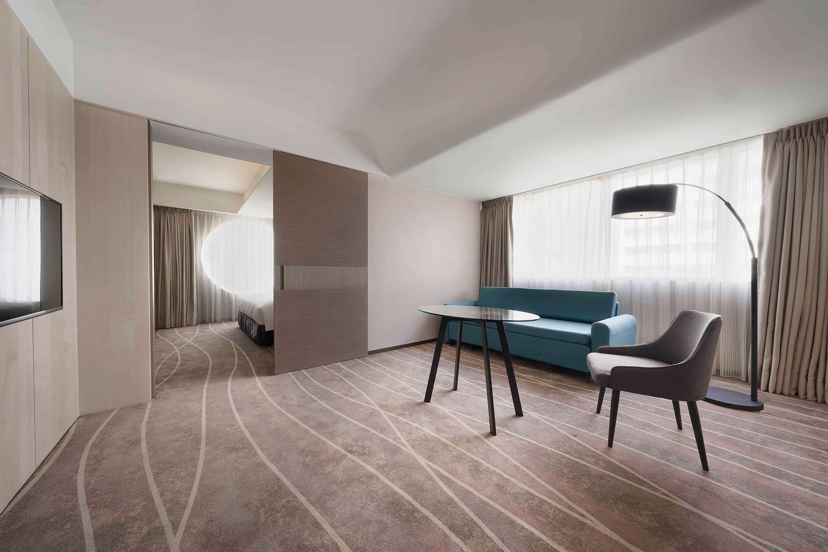 premier suite, 1 king bed | in-room safe, desk, laptop workspace, blackout curtains
