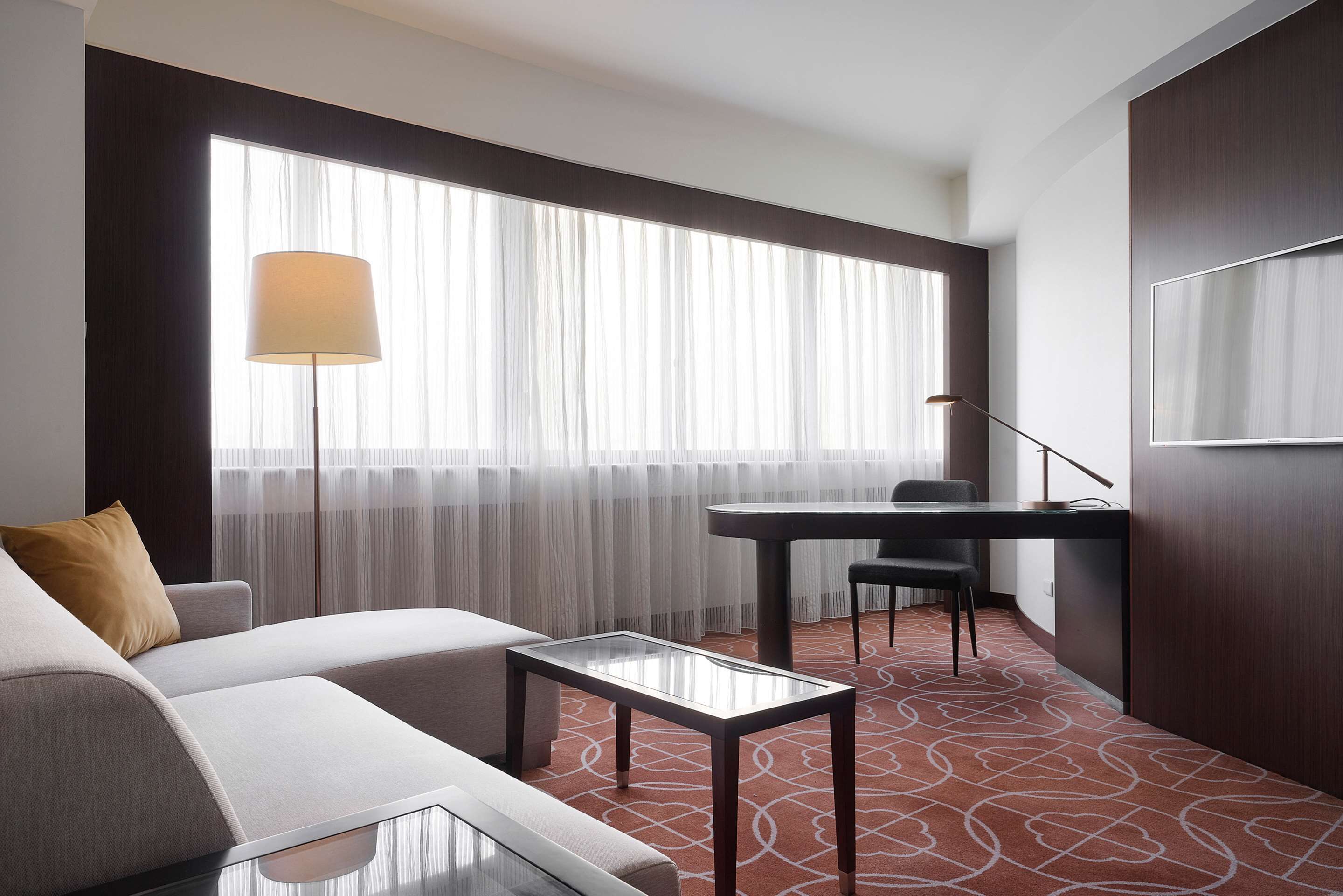 in-room safe, desk, laptop workspace, blackout curtains