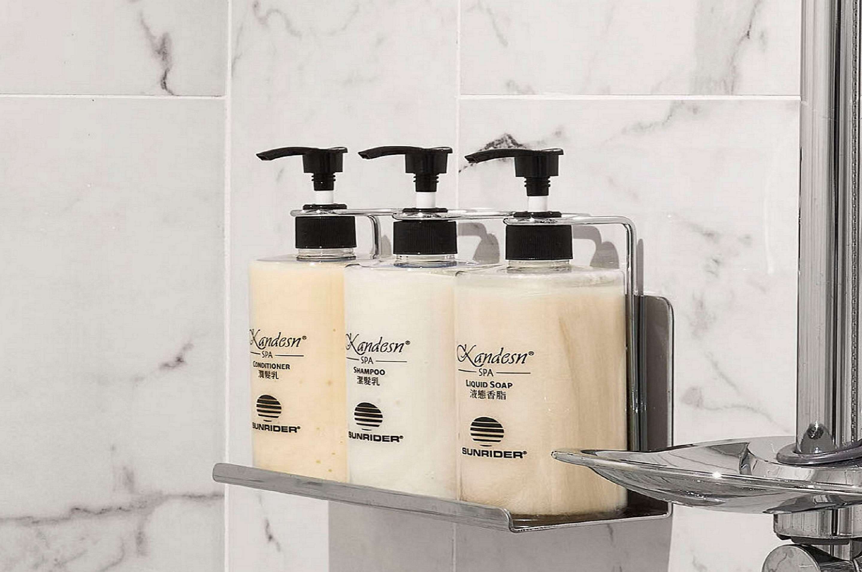 standard room, 1 king bed (2017 renovated) | bathroom | hair dryer, towels, shampoo, toilet paper