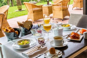 Daily continental breakfast for a fee - Restaurant Hôtel L'Arnsbourg (Baerenthal)