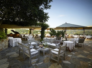 Breakfast, dinner served; Italian cuisine, garden views