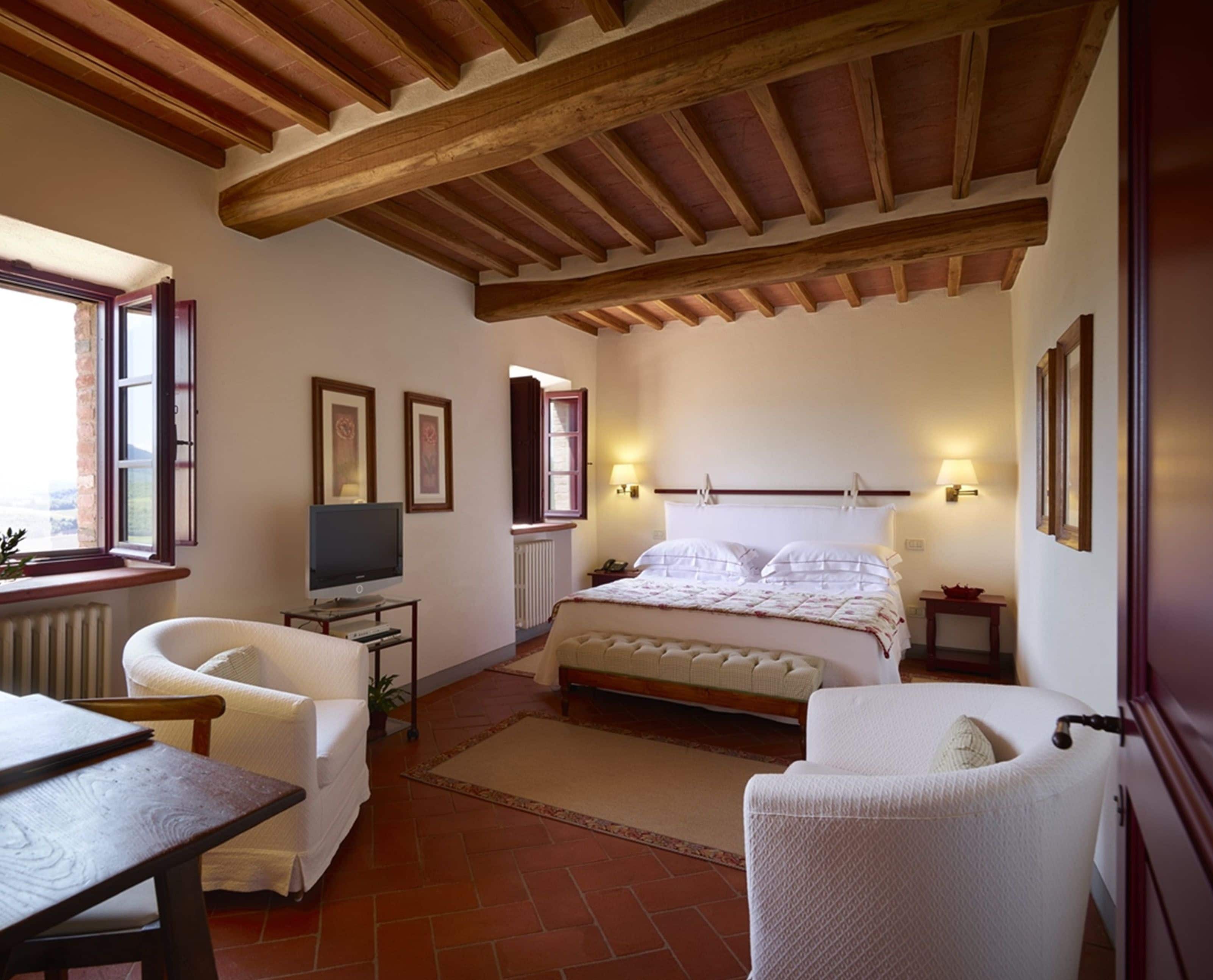 classic room | hypo-allergenic bedding, minibar, in-room safe, individually furnished