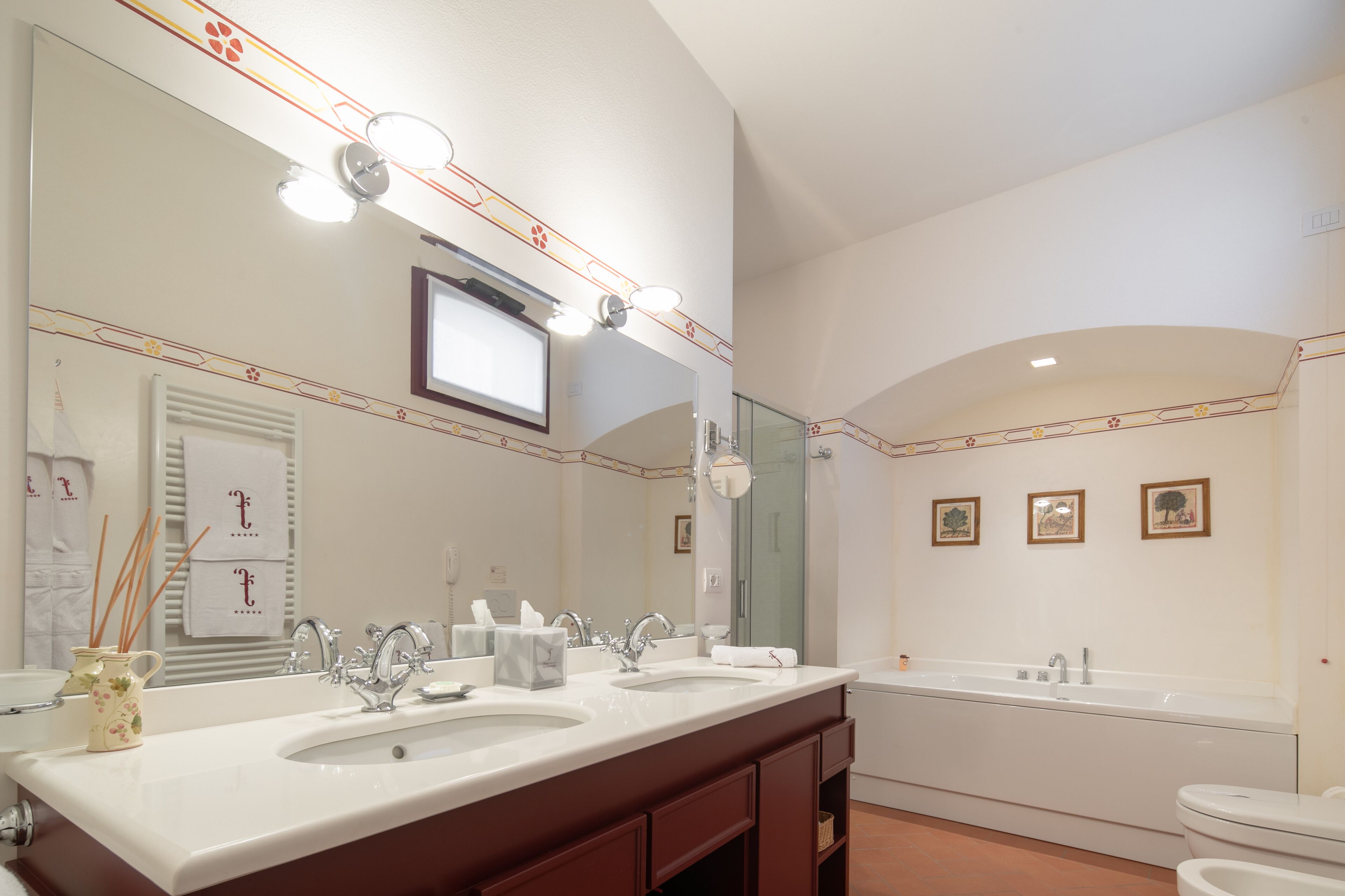 combined shower/bathtub, deep-soaking bathtub, free toiletries