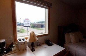 Premium bedding, individually furnished, desk, blackout drapes - Executive House Suites Hotel & Conference Centre (High Level)
