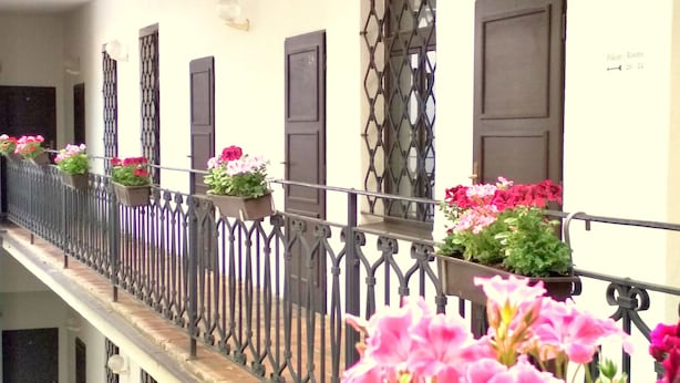 A balcony with flower boxes and a wrought iron railing. - Sir Toby's Midtown - Hostel (Prague)