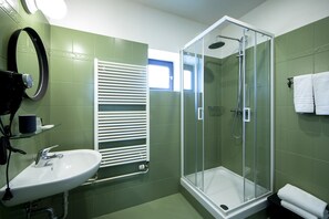 Shower - Sir Toby's Midtown - Hostel (Prague)