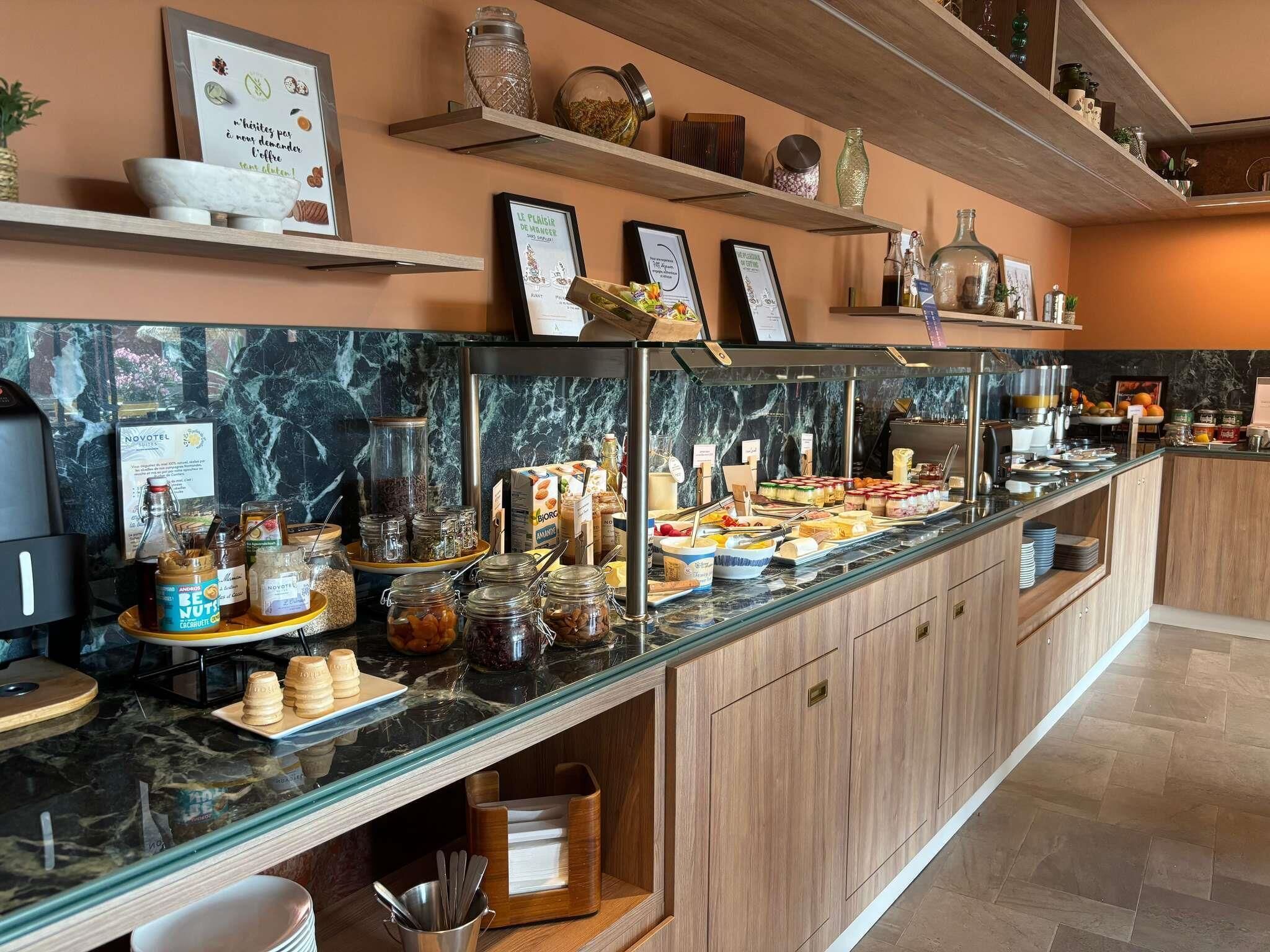 Petit déjeuner buffet servi tous les jours en supplément