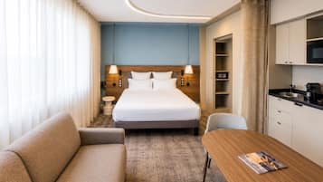 Suite – superior, 1 queensize-seng med sovesofa | Sengetøy av topp kvalitet, senger med overmadrass og safe på rommet