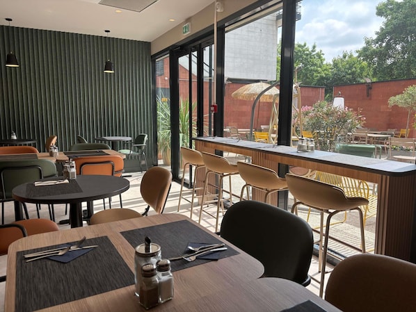 Daily buffet breakfast (EUR 19.00 per person) - Novotel Suites Rouen Normandie (Rouen)