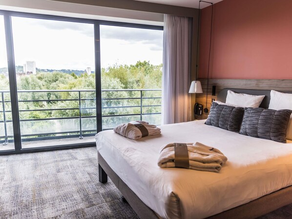 Executive Suite | Premium bedding, pillowtop beds, in-room safe, desk - Novotel Suites Rouen Normandie (Rouen)