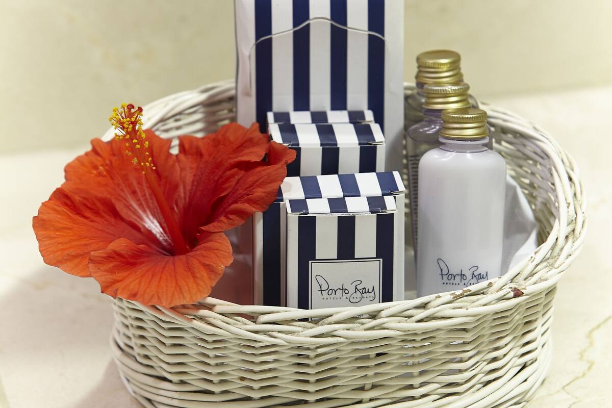 junior suite | minibar, in-room safe, blackout curtains, iron/ironing board