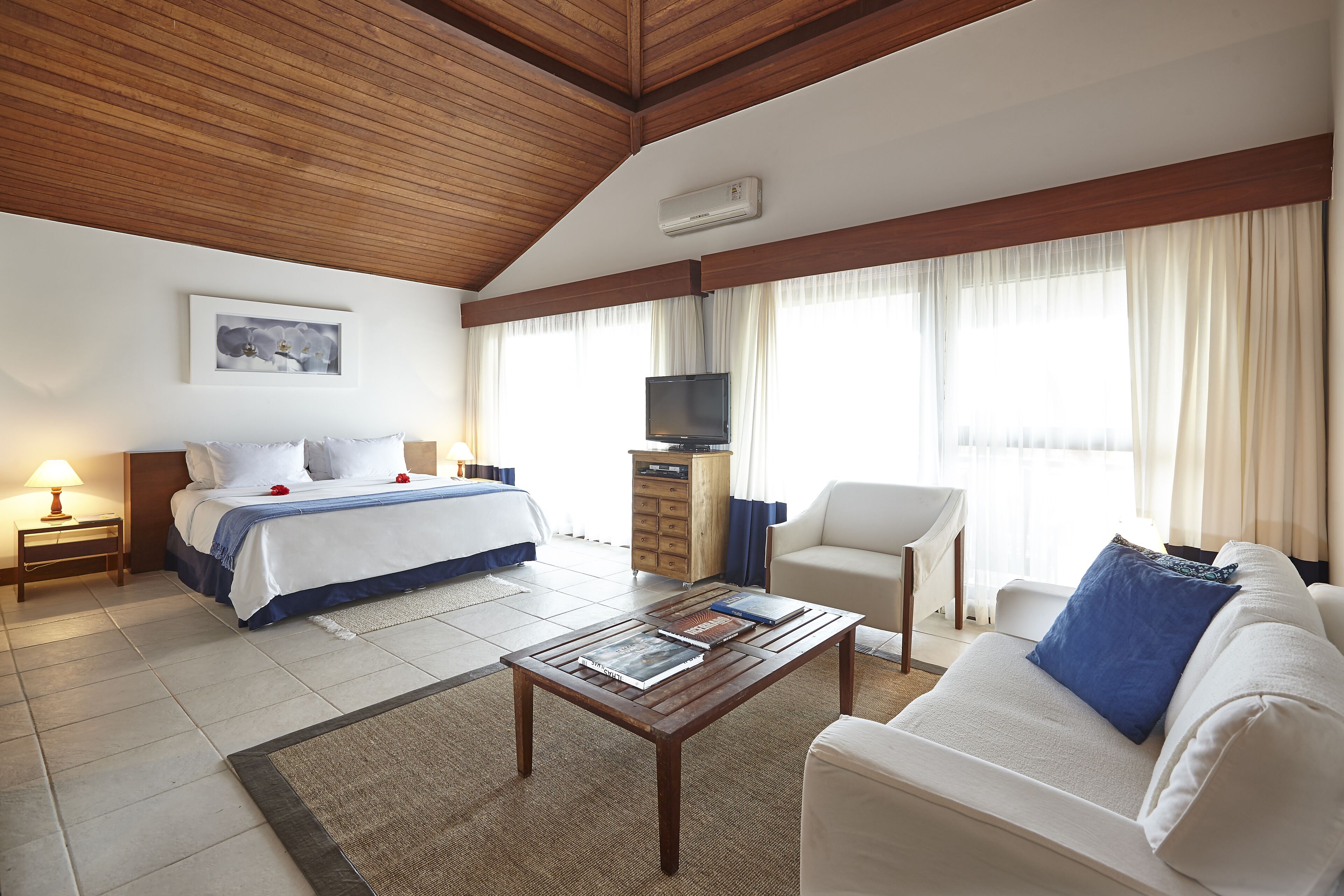 royal suite | minibar, in-room safe, blackout curtains, iron/ironing board