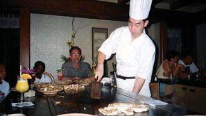 4 restaurantes, é servido almoço