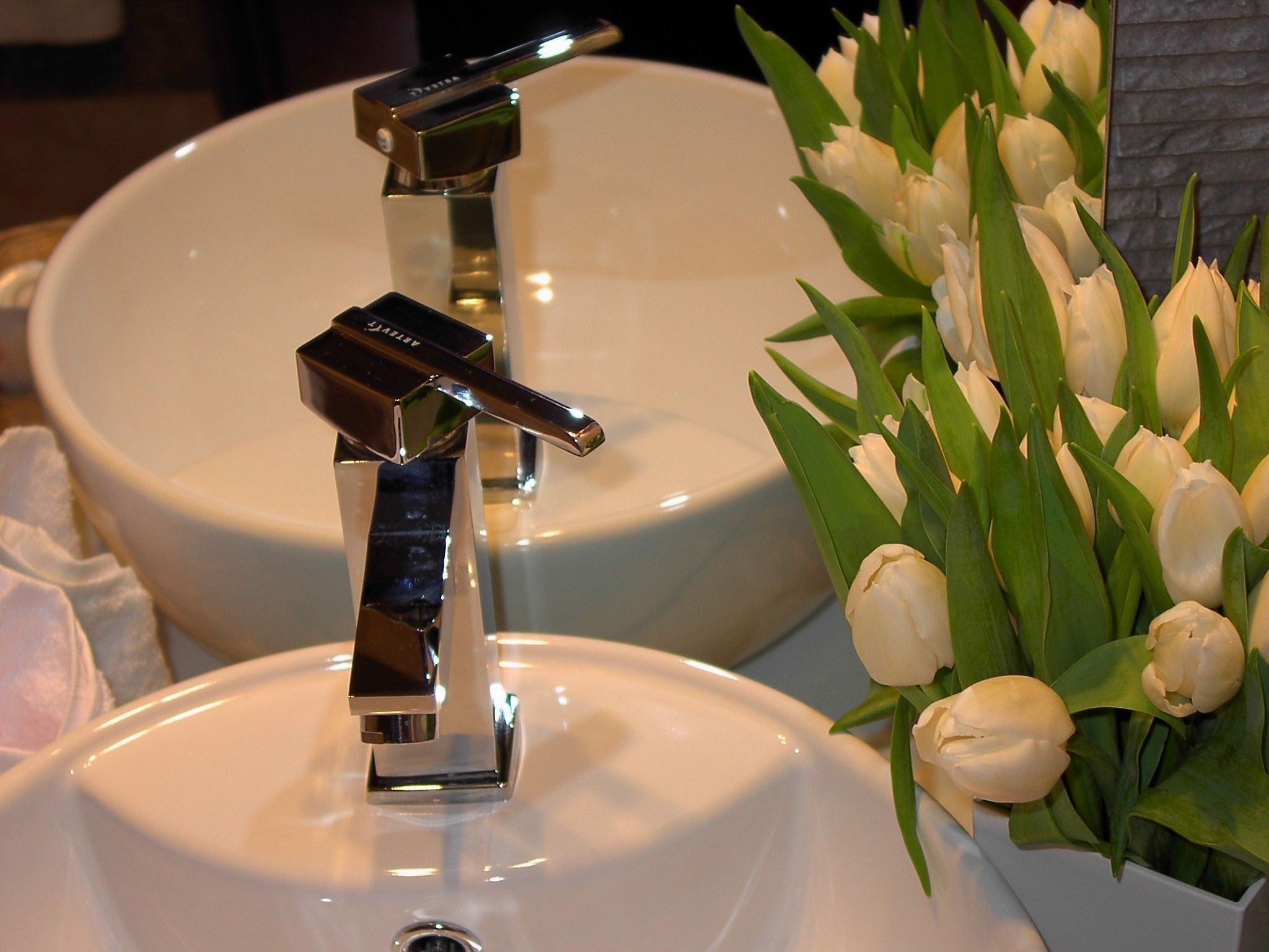 single room, 1 queen bed (10% off in nearby restaurant) | bathroom sink