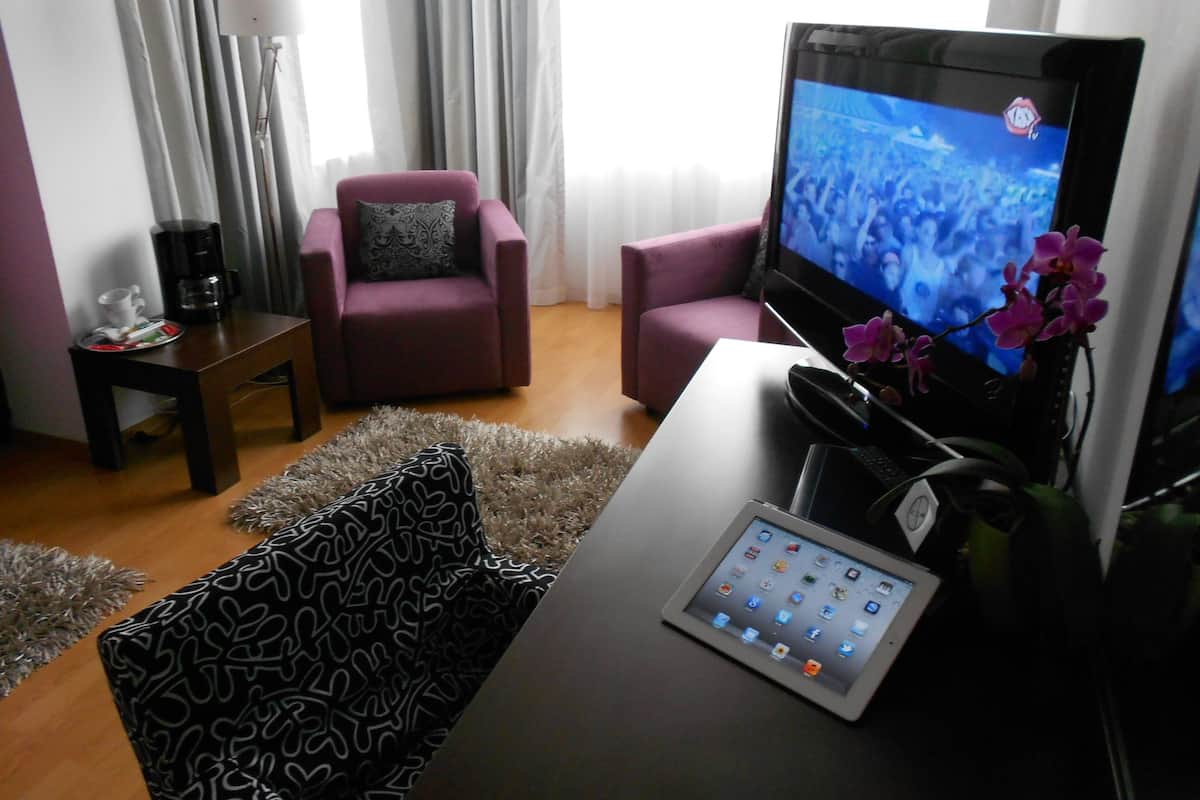 Executive Room (with IPad Tablet) | Living area | 81-cm LED TV with digital channels, TV