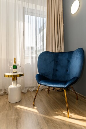 Egyptian cotton sheets, premium bedding, minibar, in-room safe - Unique Boutique  (Bucharest)