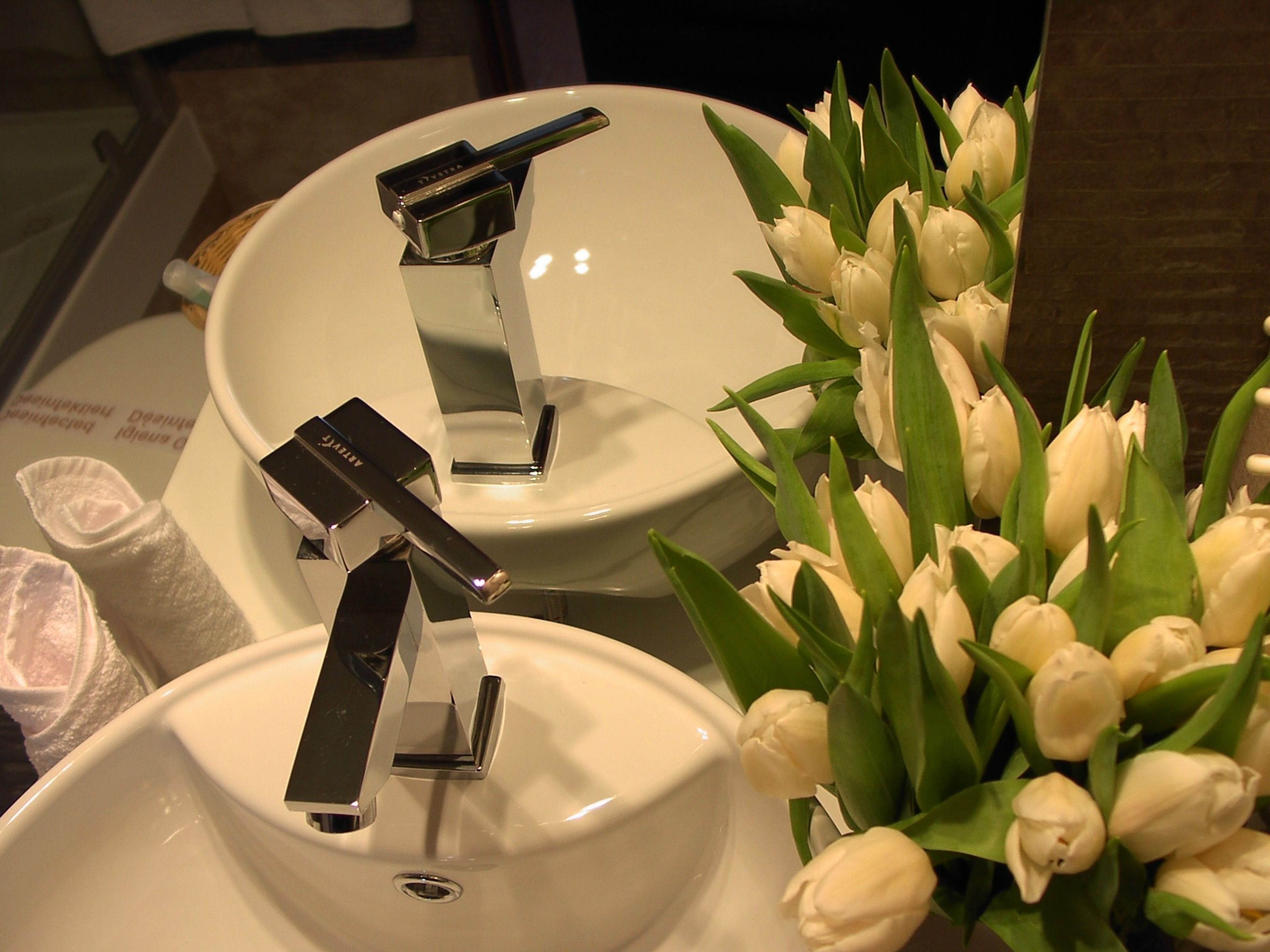 single room, 1 queen bed (10% off in nearby restaurant) | bathroom sink