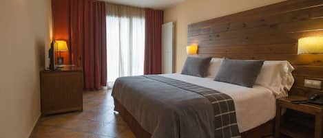 Minibar, in-room safe, desk, laptop workspace