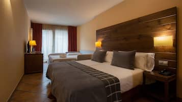 Minibar, Zimmersafe, Schreibtisch, laptopgeeigneter Arbeitsplatz