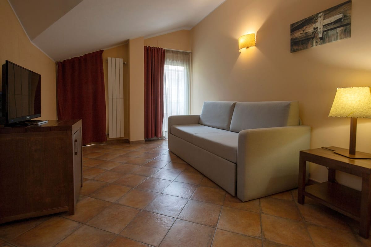 superior quadruple room | minibar, in-room safe, desk, laptop workspace