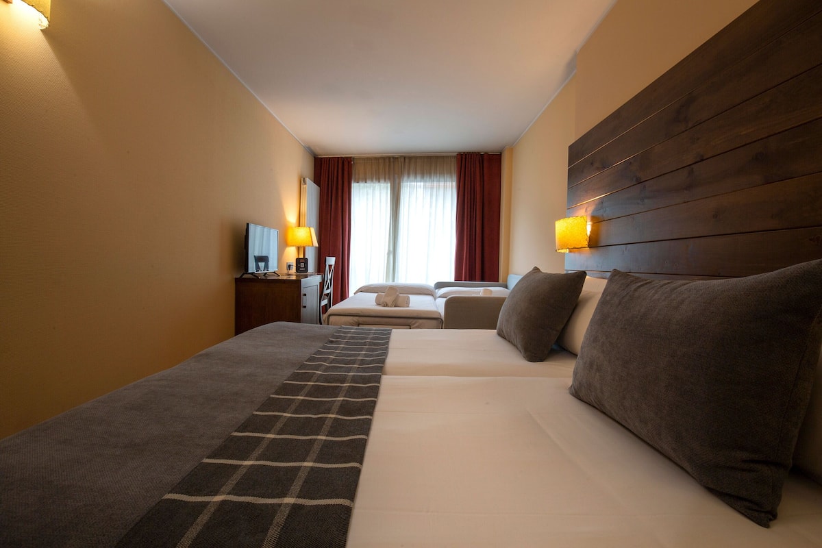 minibar, in-room safe, desk, laptop workspace