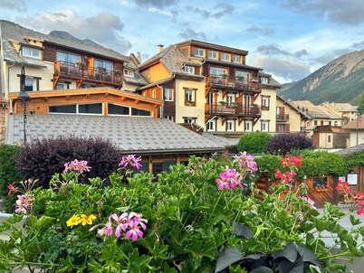 Logis Hôtel Les Autanes & Spa