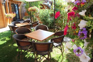 Breakfast, lunch, dinner served; French cuisine