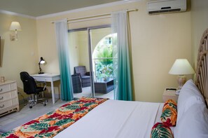 Deluxe Room, 1 King Bed, Balcony, Pool View