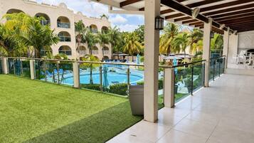 Executive Room, 2 Double Beds, Hot Tub, Pool View