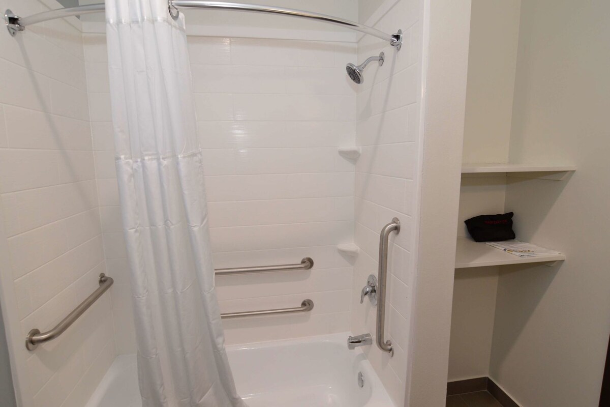 Bathroom | Free toiletries, hair dryer, towels