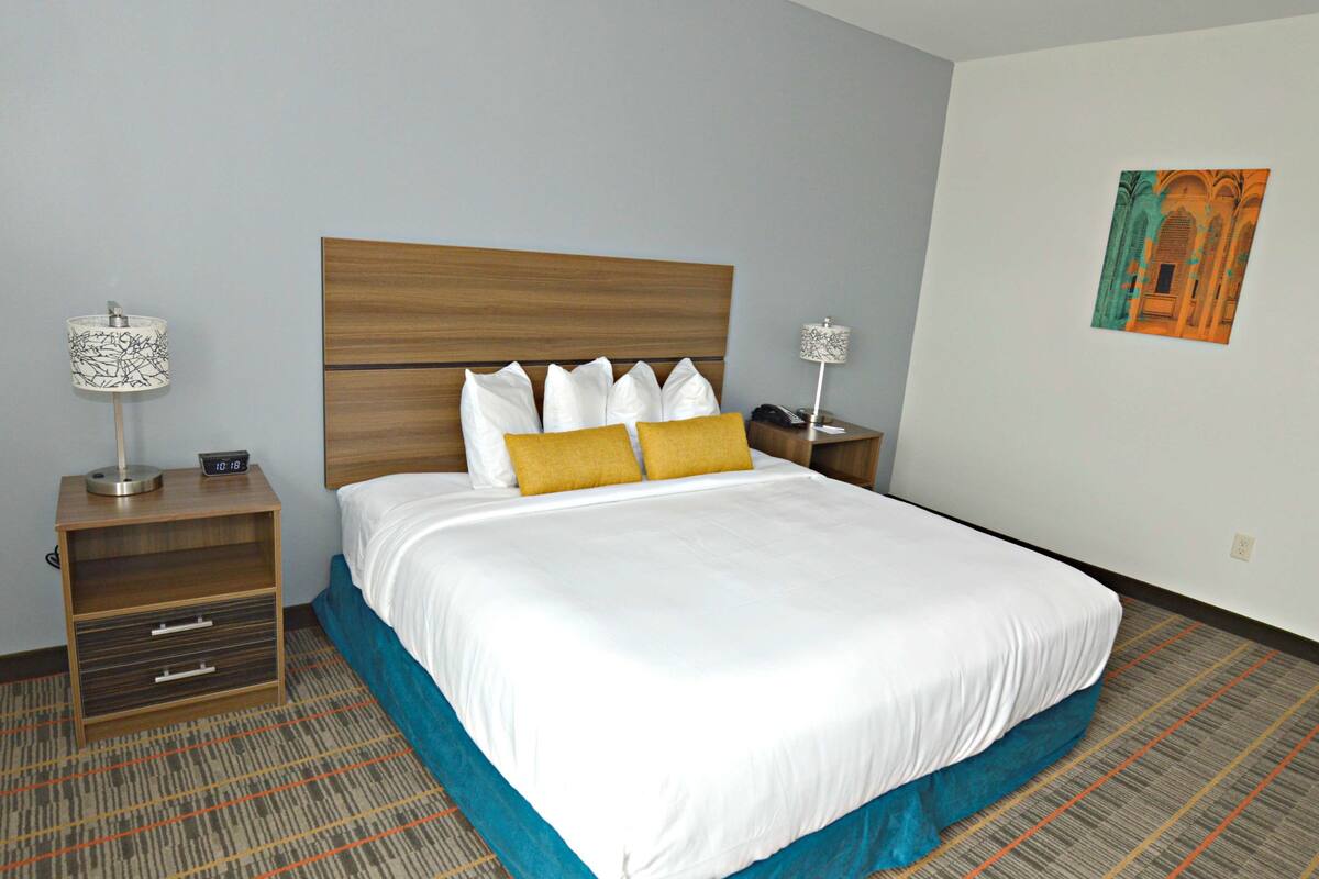 Desk, laptop workspace, iron/ironing board, free WiFi