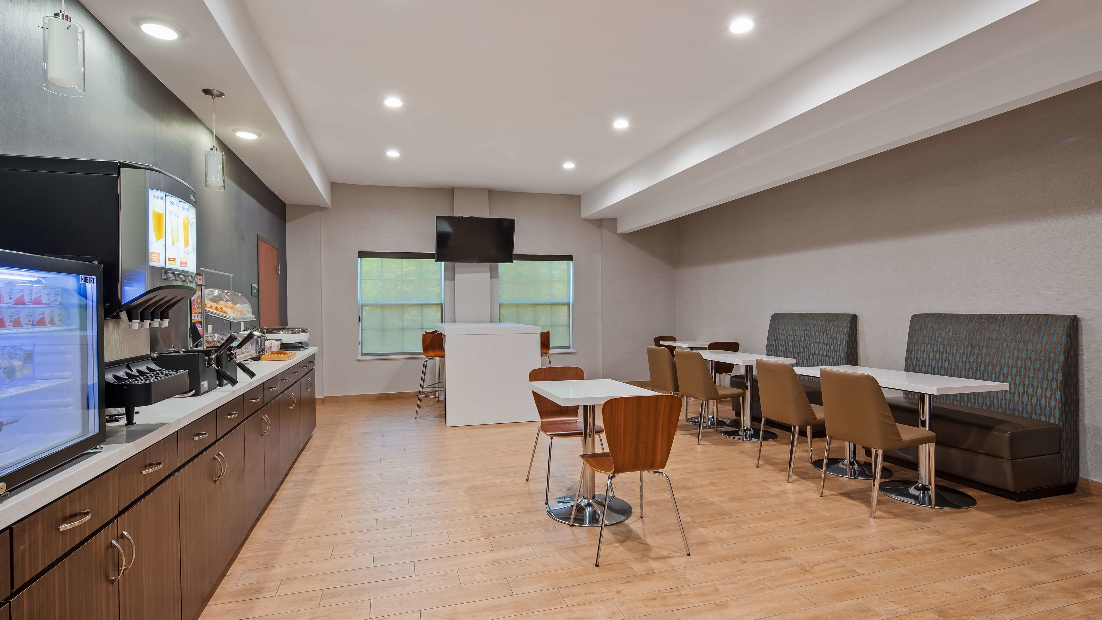 free daily continental breakfast