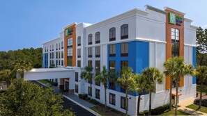 A Holiday Inn Express & Suites hotel with a modern design, featuring a mix of white, blue, and orange colors. - Holiday Inn Express & Suites Fleming Island by IHG (Fleming Island)