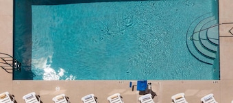 โรงแรมอมีเลียที่เดอะบีช