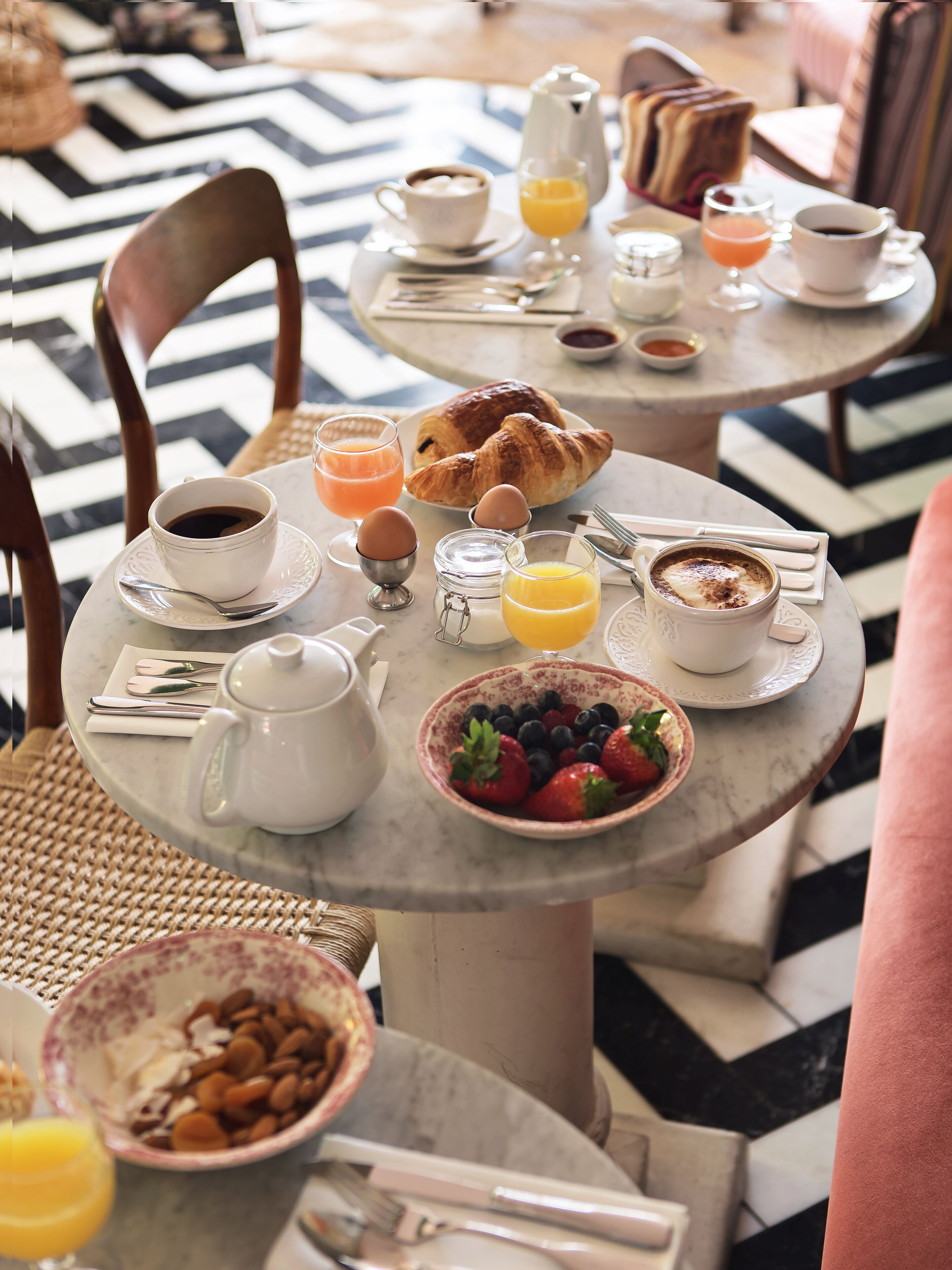 daily full breakfast (eur 18 per person)
